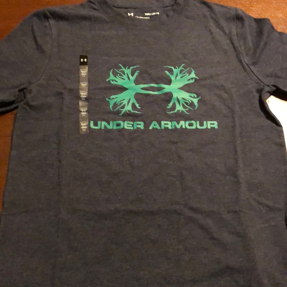 NWT boys medium under armour t-shirt